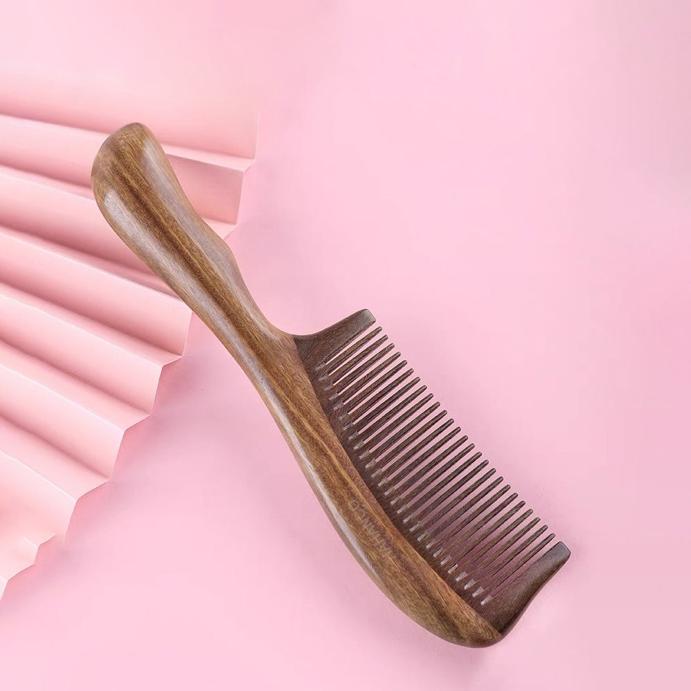 Fragrant wood comb with wavy handle teeth