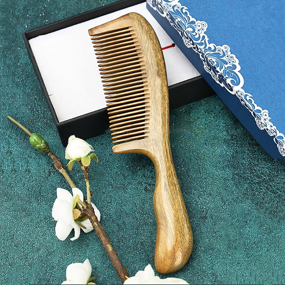 Fragrant wood comb with wavy handle teeth