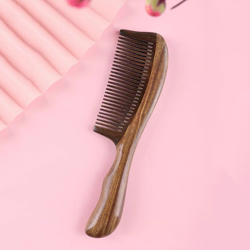 Fragrant wood comb with wavy handle teeth