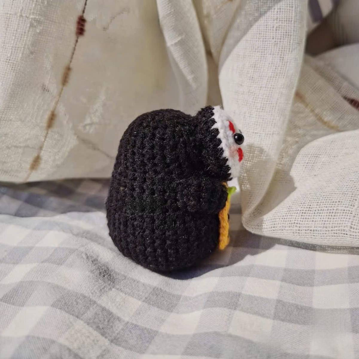 No-Face Crochet Pattern PDF – Macaron with Pumpkin Bucket, Halloween Crochet