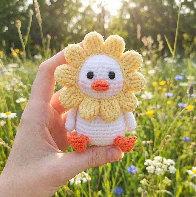 Spring Flower Duck Crochet Pattern PDF –  Beginner Friendly Crochet Plush Tutorial