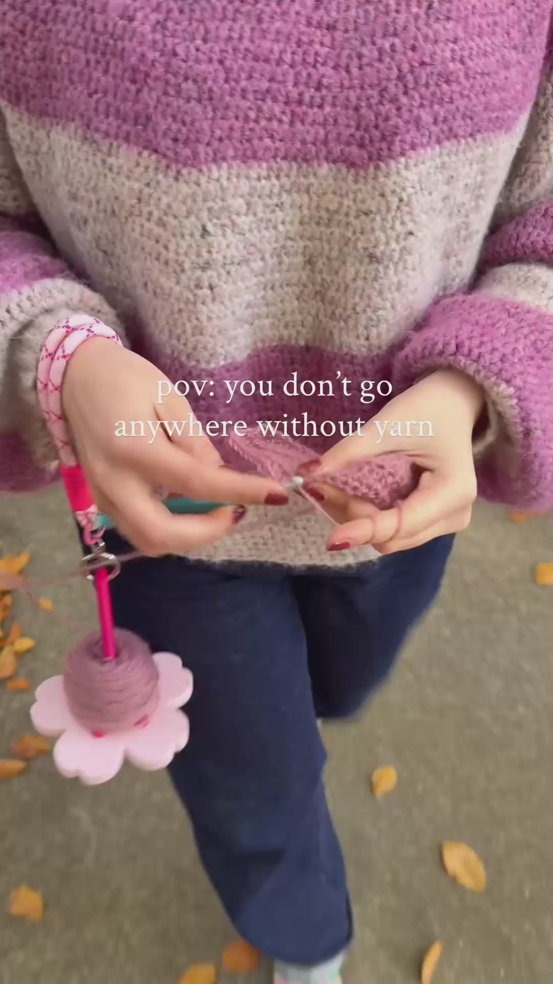 Flower Wrist Yarn Holder Spinner – Portable Crochet Yarn Organizer | Rotating Yarn Ball Holder for Knitting & Crochet